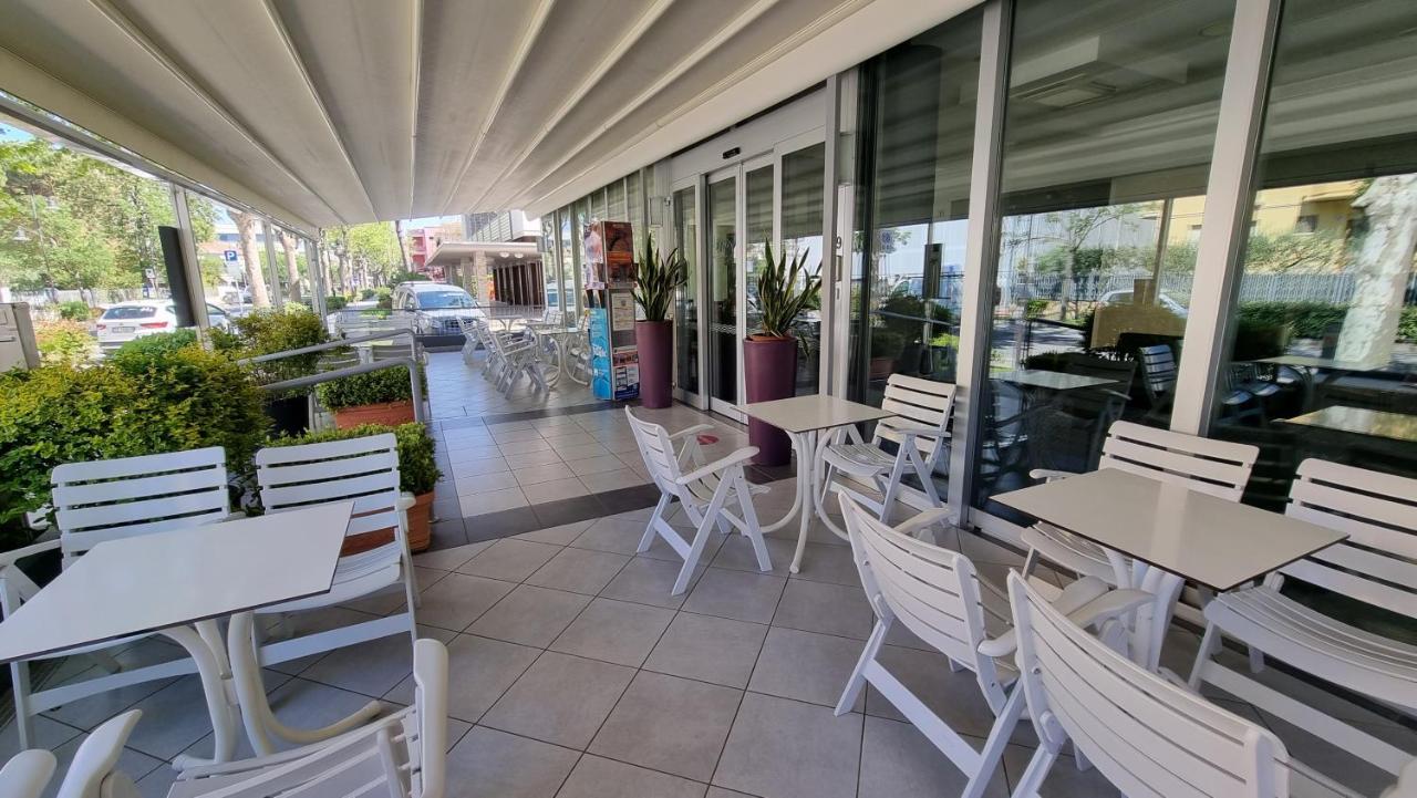 צ'סנטיקו Hotel Costanza מראה חיצוני תמונה