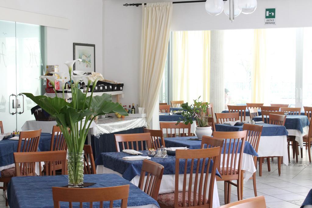 צ'סנטיקו Hotel Costanza מראה חיצוני תמונה