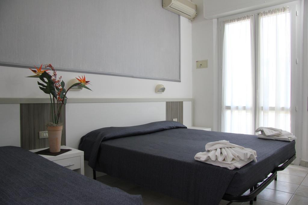 צ'סנטיקו Hotel Costanza חדר תמונה