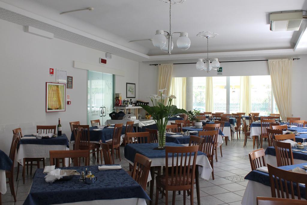צ'סנטיקו Hotel Costanza מראה חיצוני תמונה